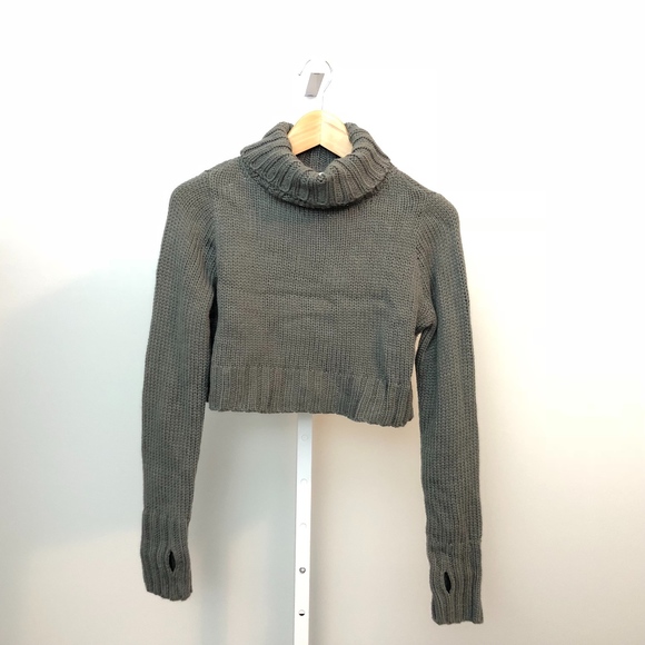 Tobi Small Gray Crop Sweater Thumbholes - Picture 2 of 7